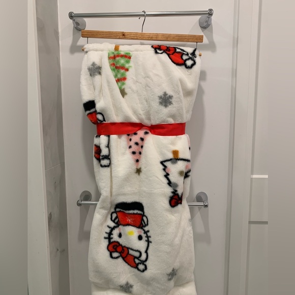 🎄🧸♥️☘️ NWT Viral Hello Kitty Christmas Twin Faux Fur Throw Blanket ☘️♥️🧸🎄 - Picture 5 of 6